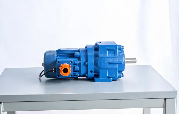 Modular helical gearmotor